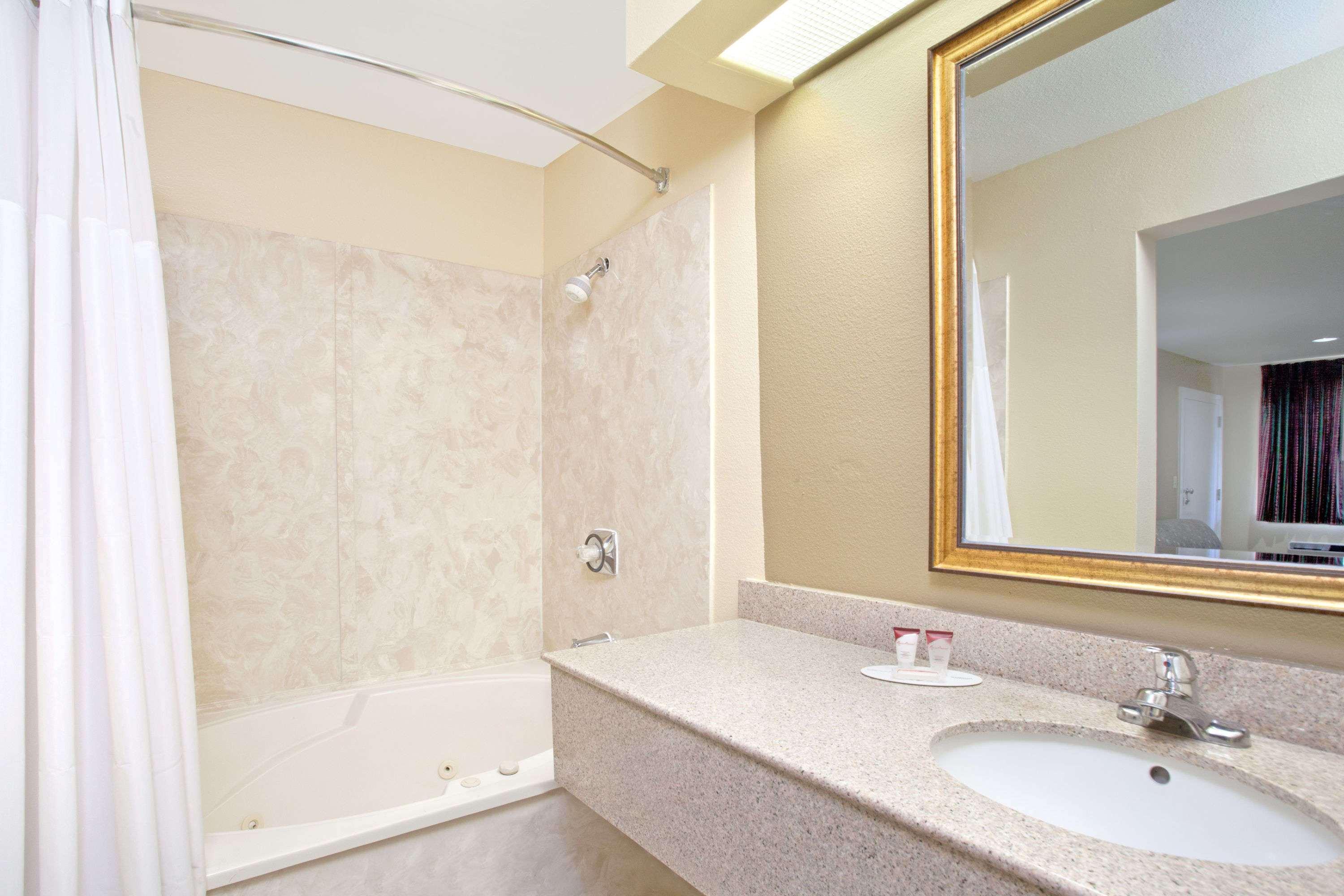 Days Inn By Wyndham Kerrville Extérieur photo